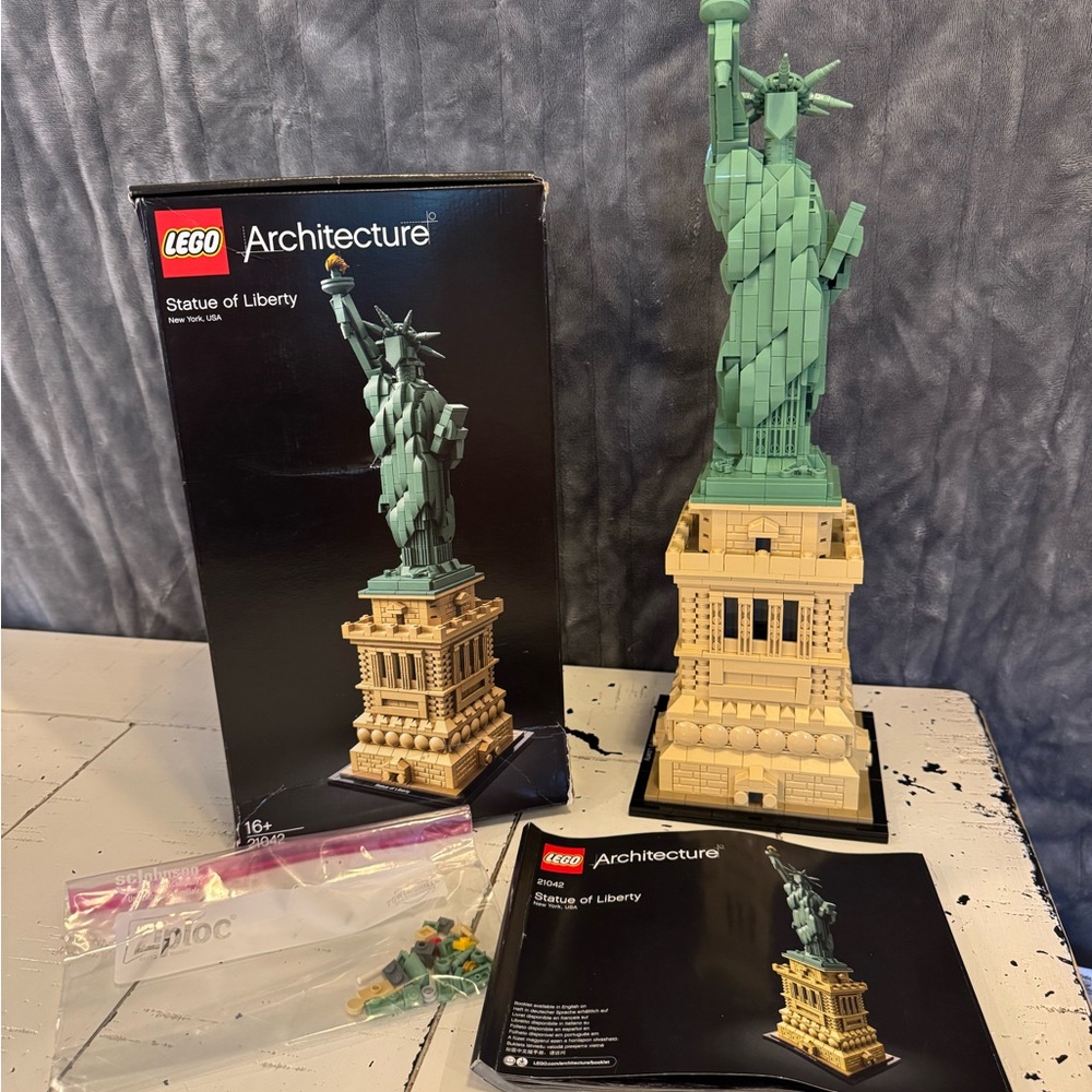Lego Architecture Statue of Liberty - Green and Tan